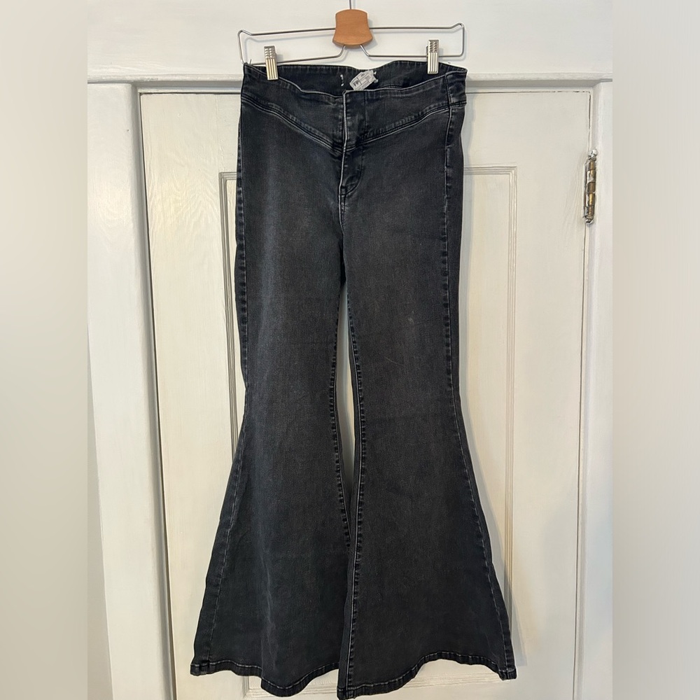 Free people mid rise flare washed black jeans size 30